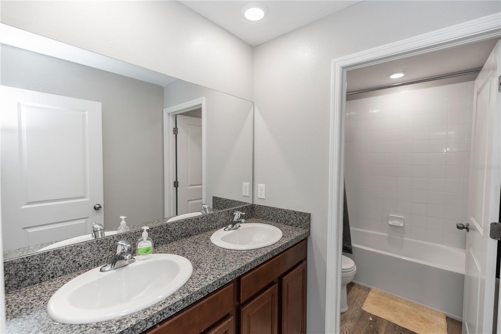 Listing photo id 19 for 7412 Pearly Everlasting Avenue