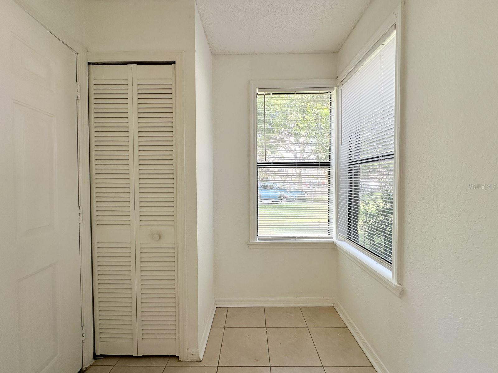 Image 4 of 14 For 2929 Antique Oaks Circle 53
