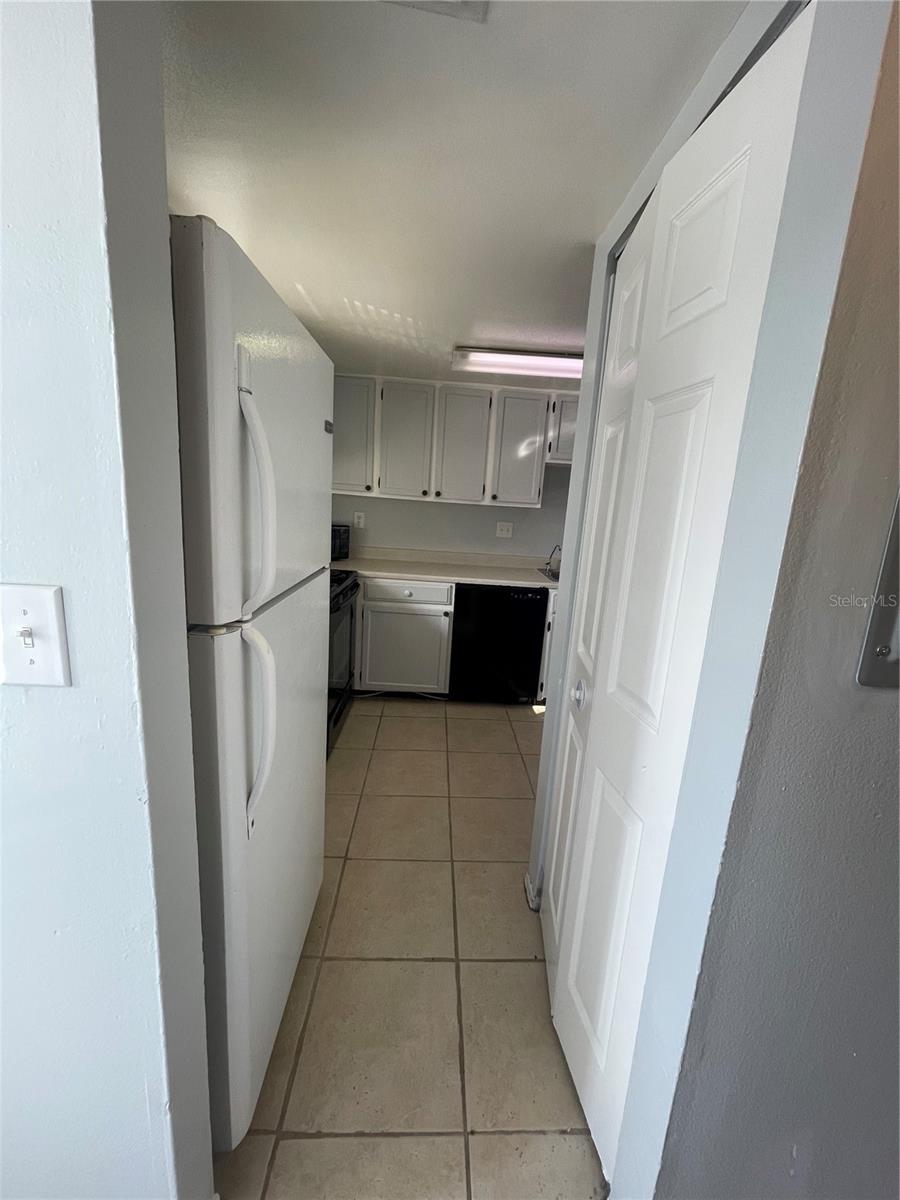 Image 14 of 26 For 6037 Amberly Court F35