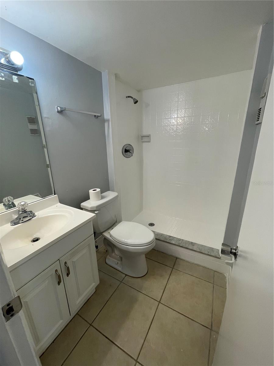 Image 18 of 26 For 6037 Amberly Court F35