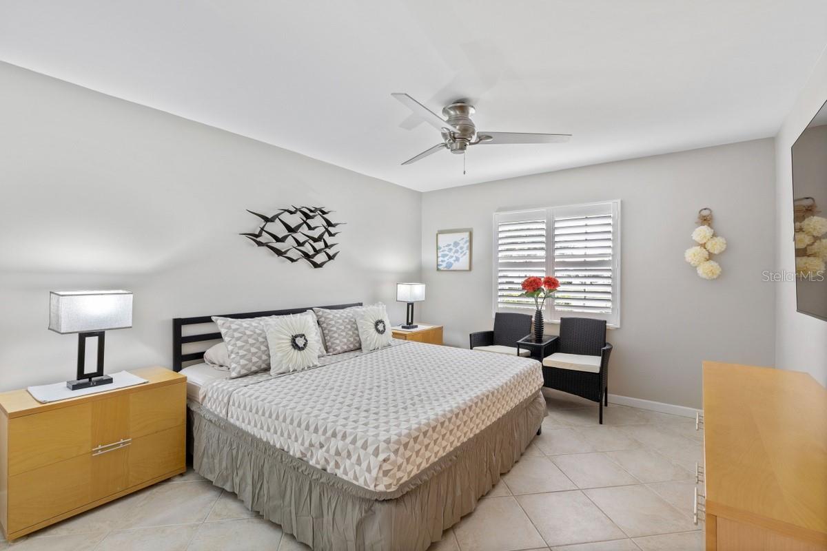 Image 11 of 22 For 10365 Paridise Blvd  21