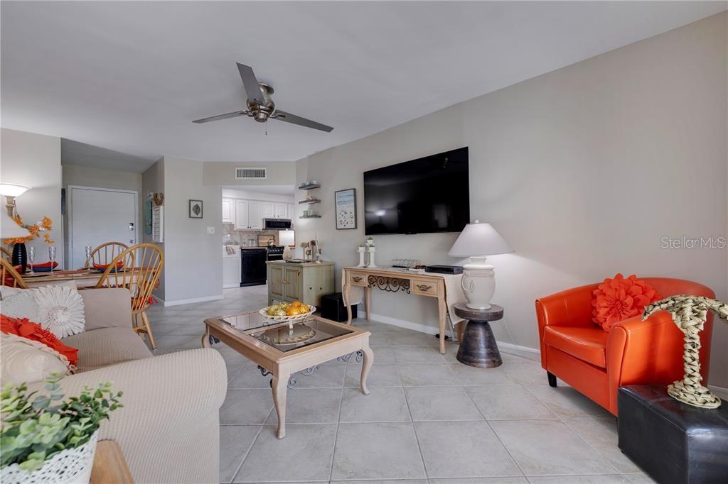 Image 3 of 22 For 10365 Paridise Blvd  21