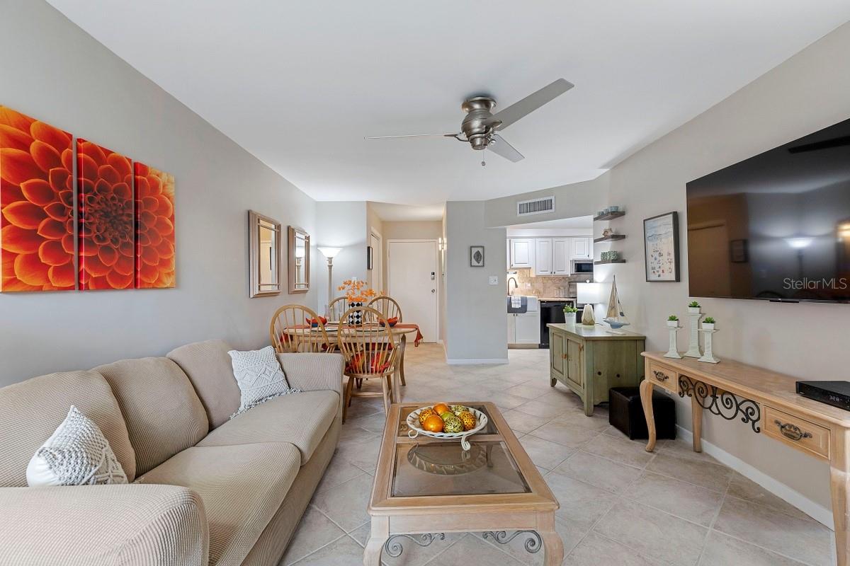 Image 6 of 22 For 10365 Paridise Blvd  21