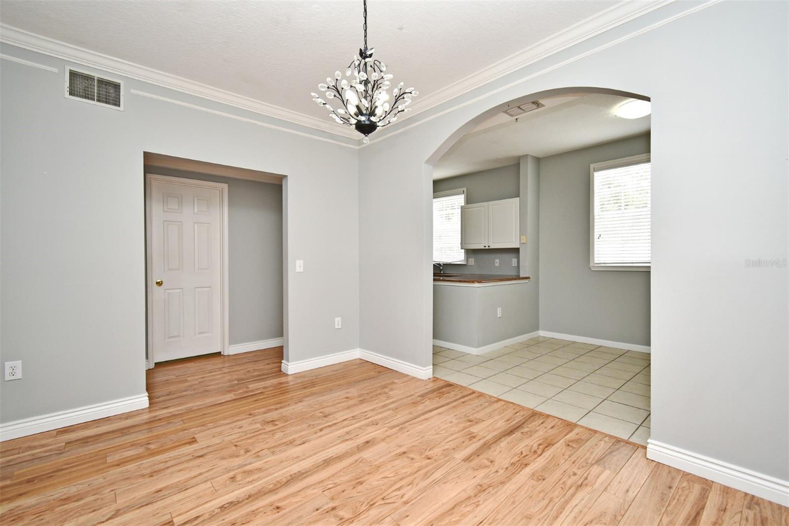 Image 11 of 46 For 267 Goldenrain Drive 30