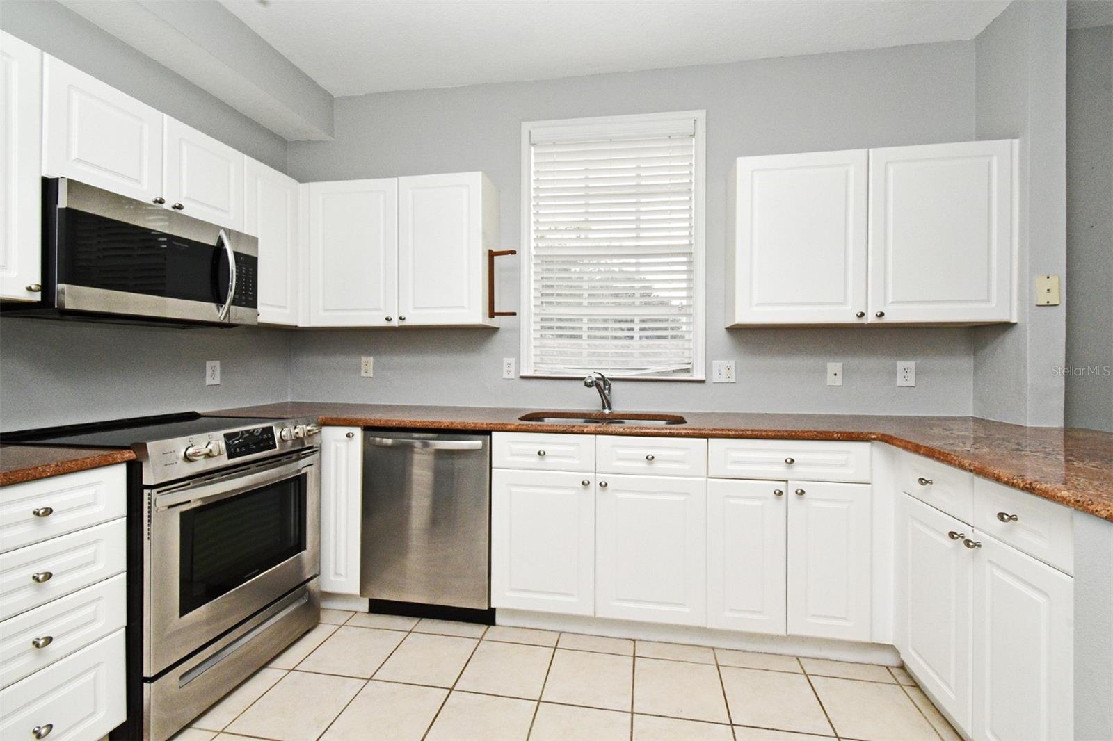 Image 13 of 46 For 267 Goldenrain Drive 30