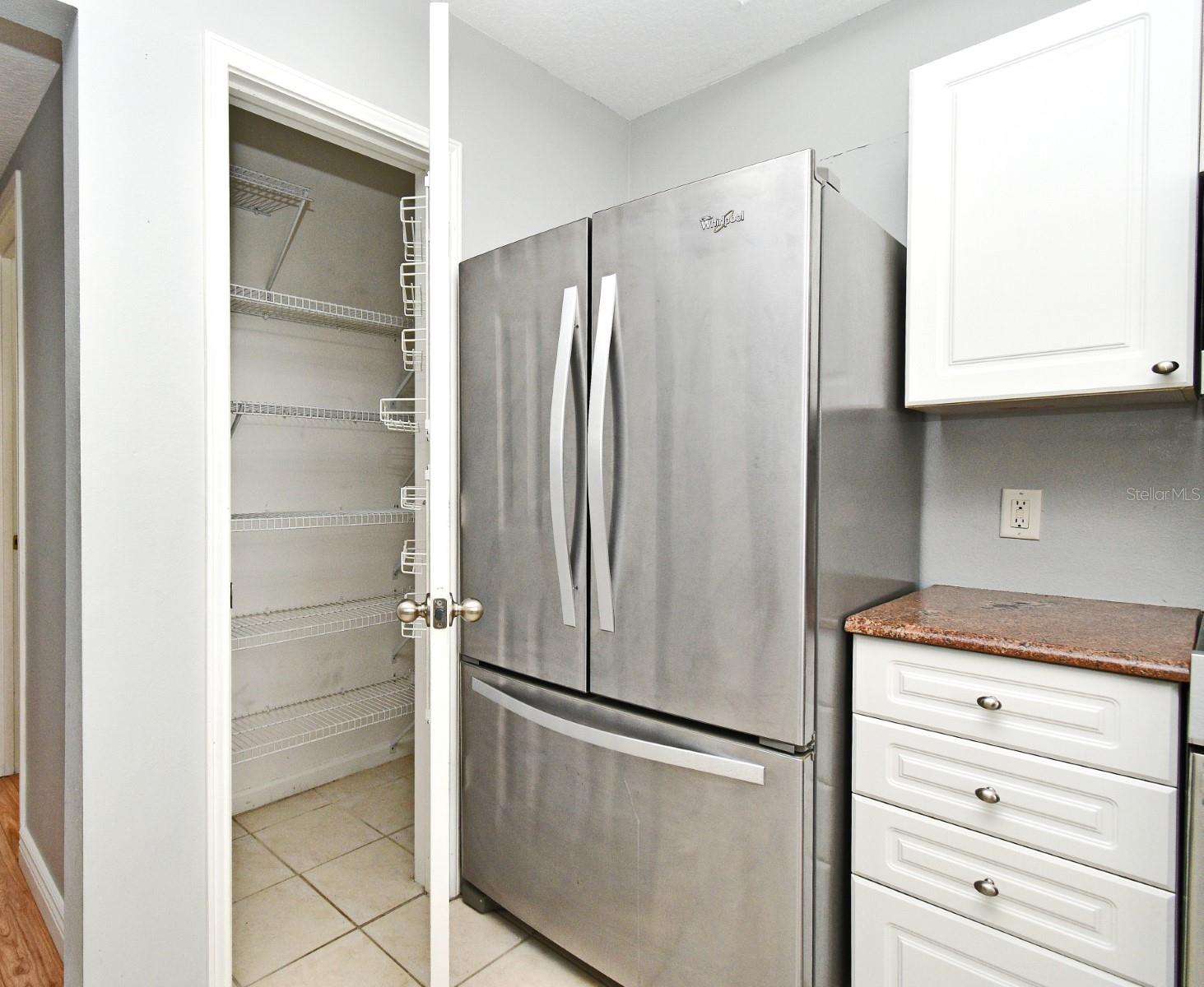 Image 15 of 46 For 267 Goldenrain Drive 30