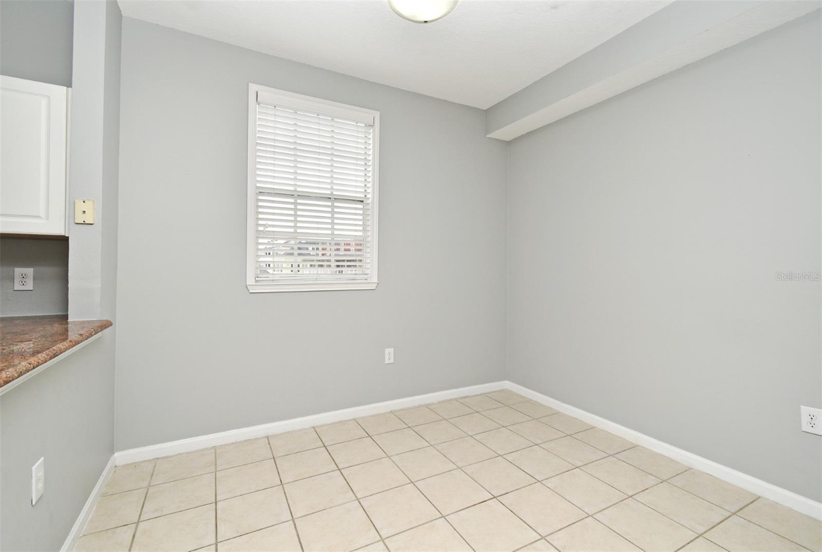 Image 17 of 46 For 267 Goldenrain Drive 30