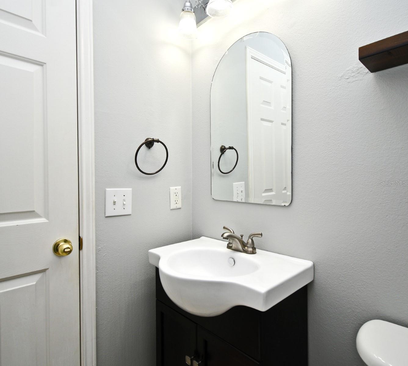 Image 18 of 46 For 267 Goldenrain Drive 30