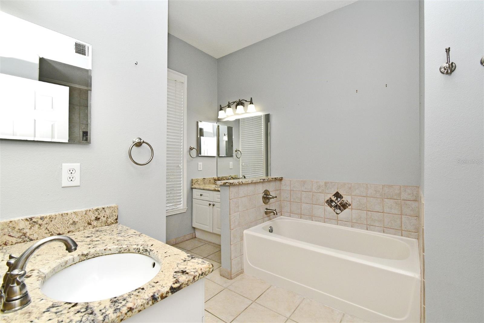 Image 27 of 46 For 267 Goldenrain Drive 30