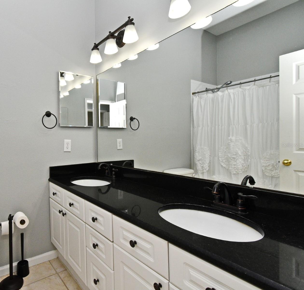 Image 32 of 46 For 267 Goldenrain Drive 30
