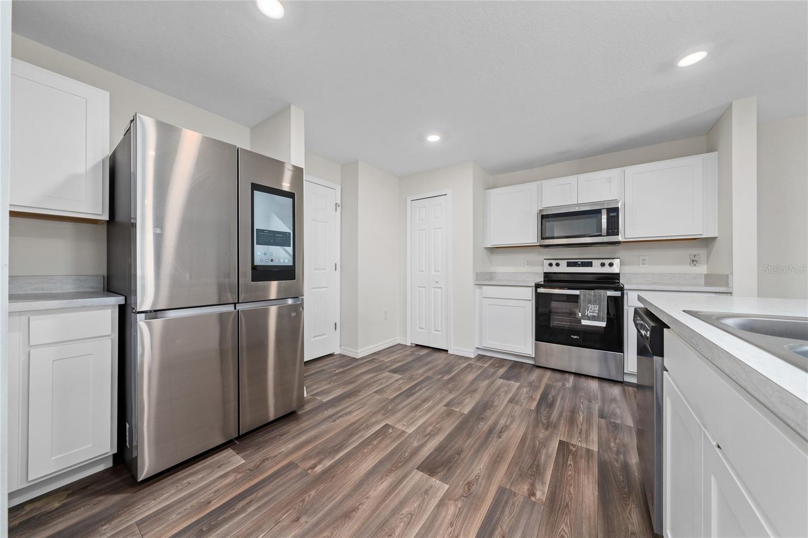 Image 11 of 32 For 761 Parrot Court