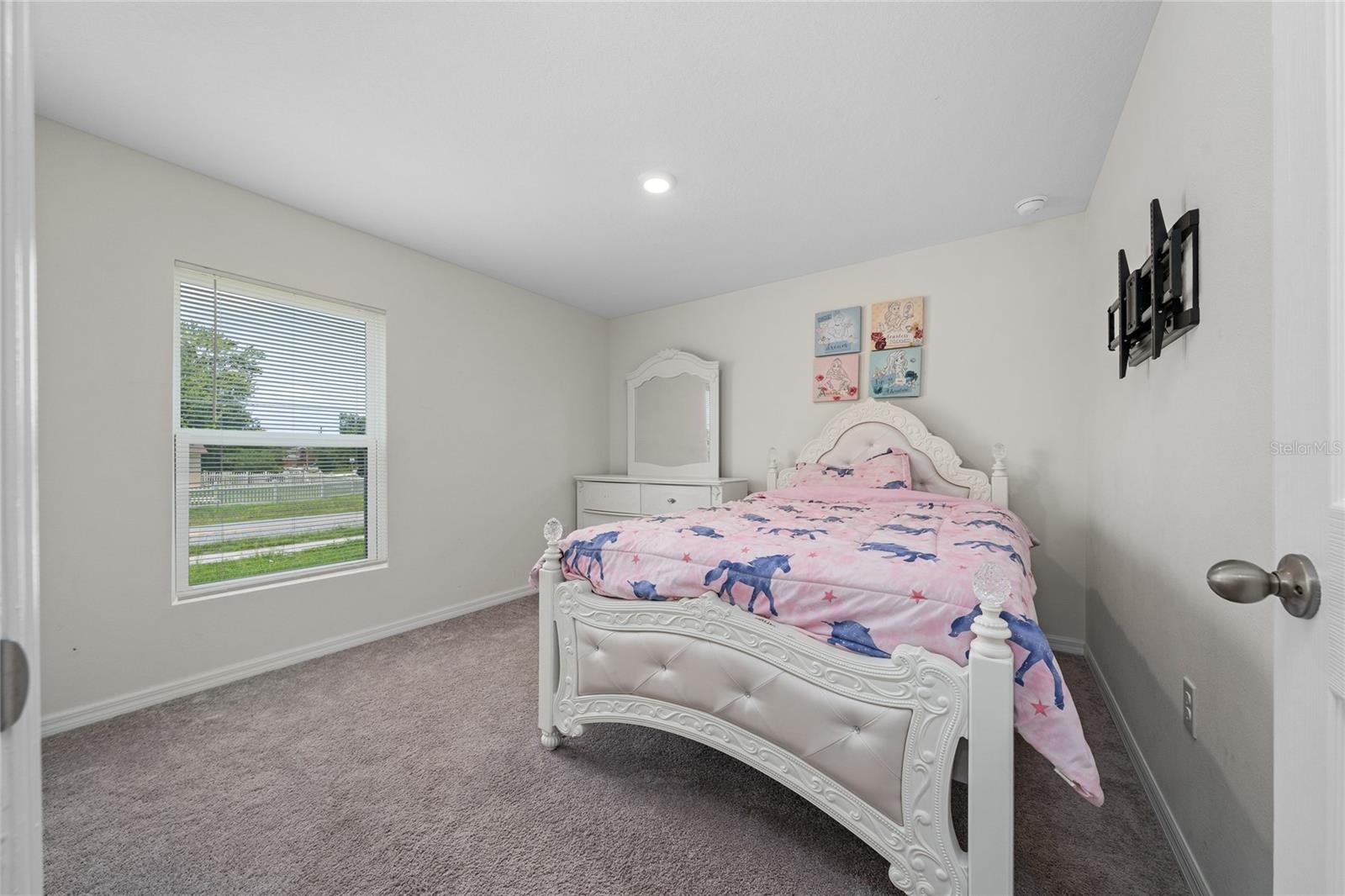 Image 20 of 32 For 761 Parrot Court
