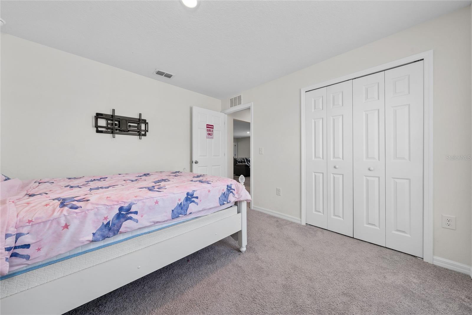 Image 21 of 32 For 761 Parrot Court