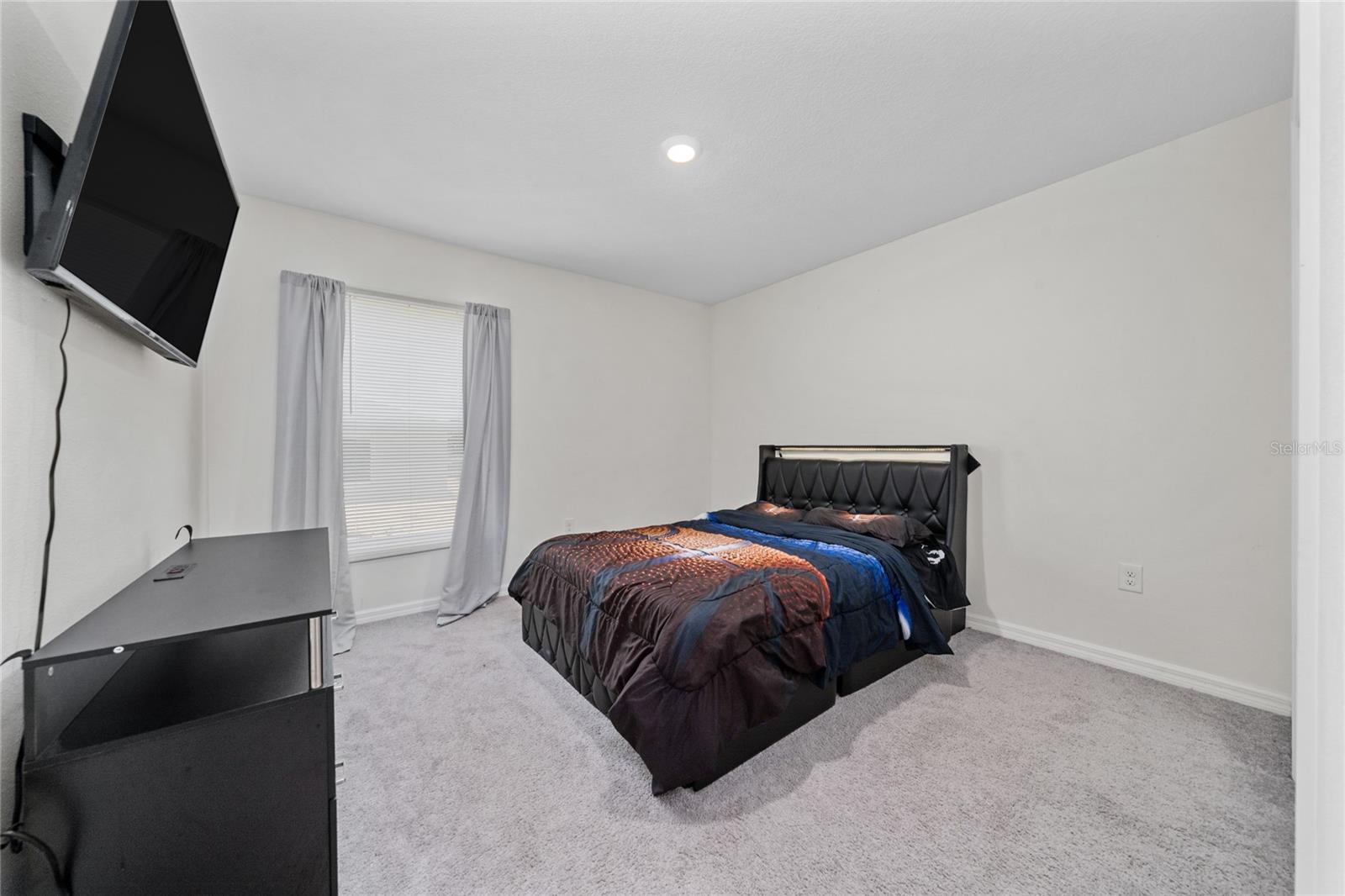 Image 22 of 32 For 761 Parrot Court