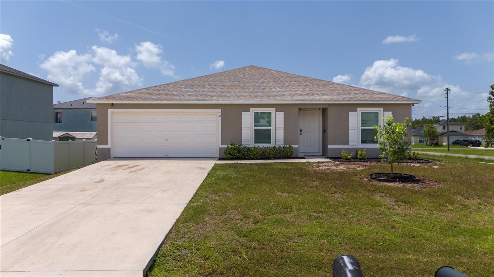 Image 4 of 32 For 761 Parrot Court