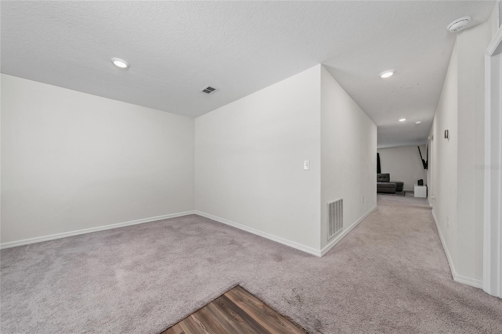 Image 7 of 32 For 761 Parrot Court