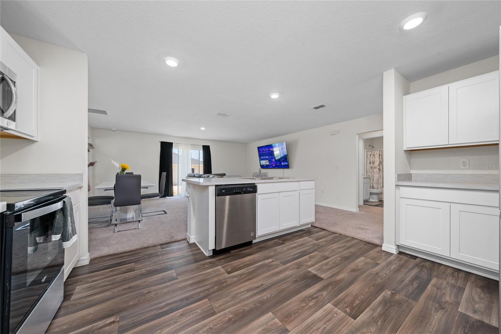 Image 9 of 32 For 761 Parrot Court