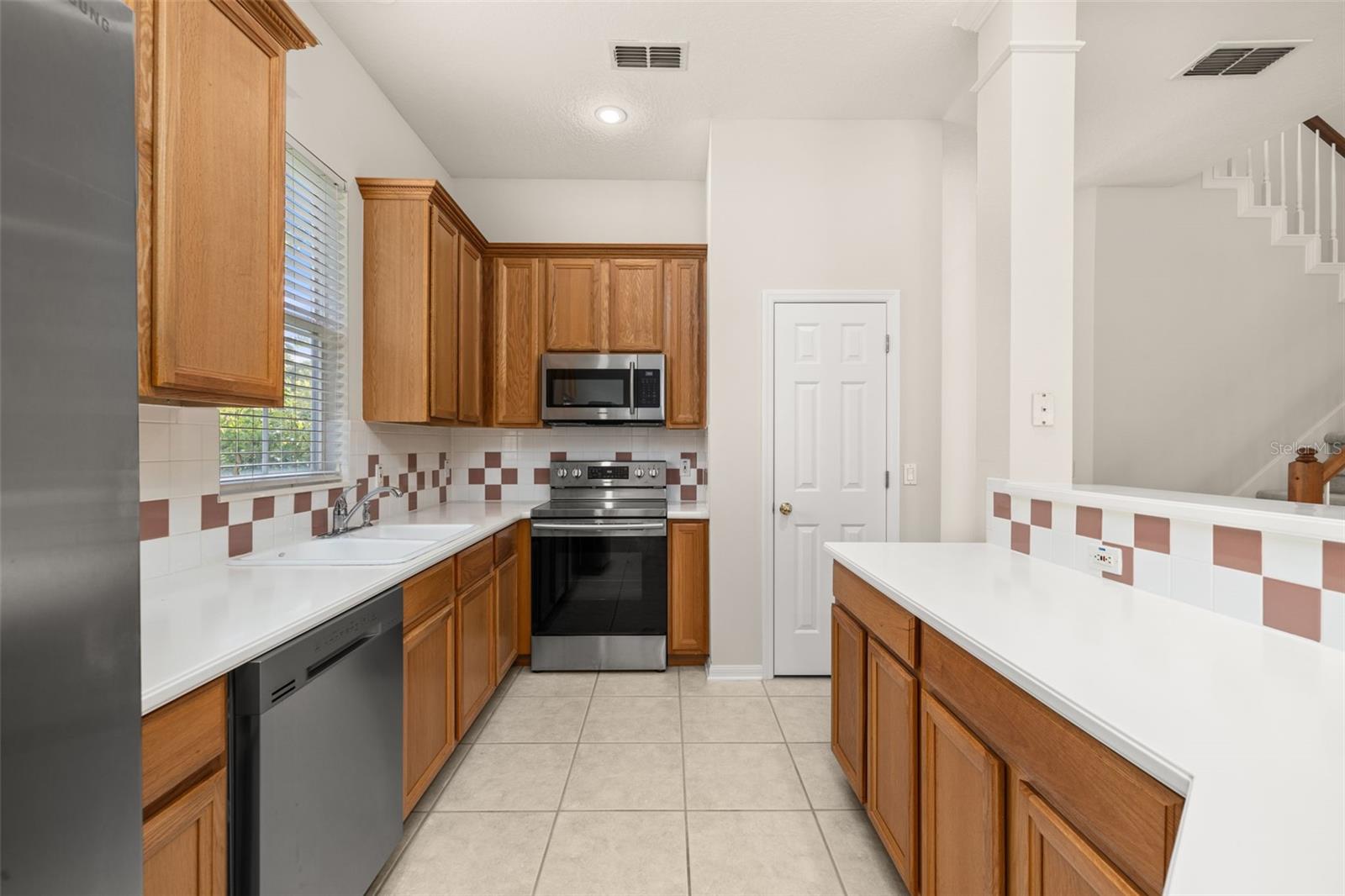 Image 12 of 46 For 900 Greenlawn Street
