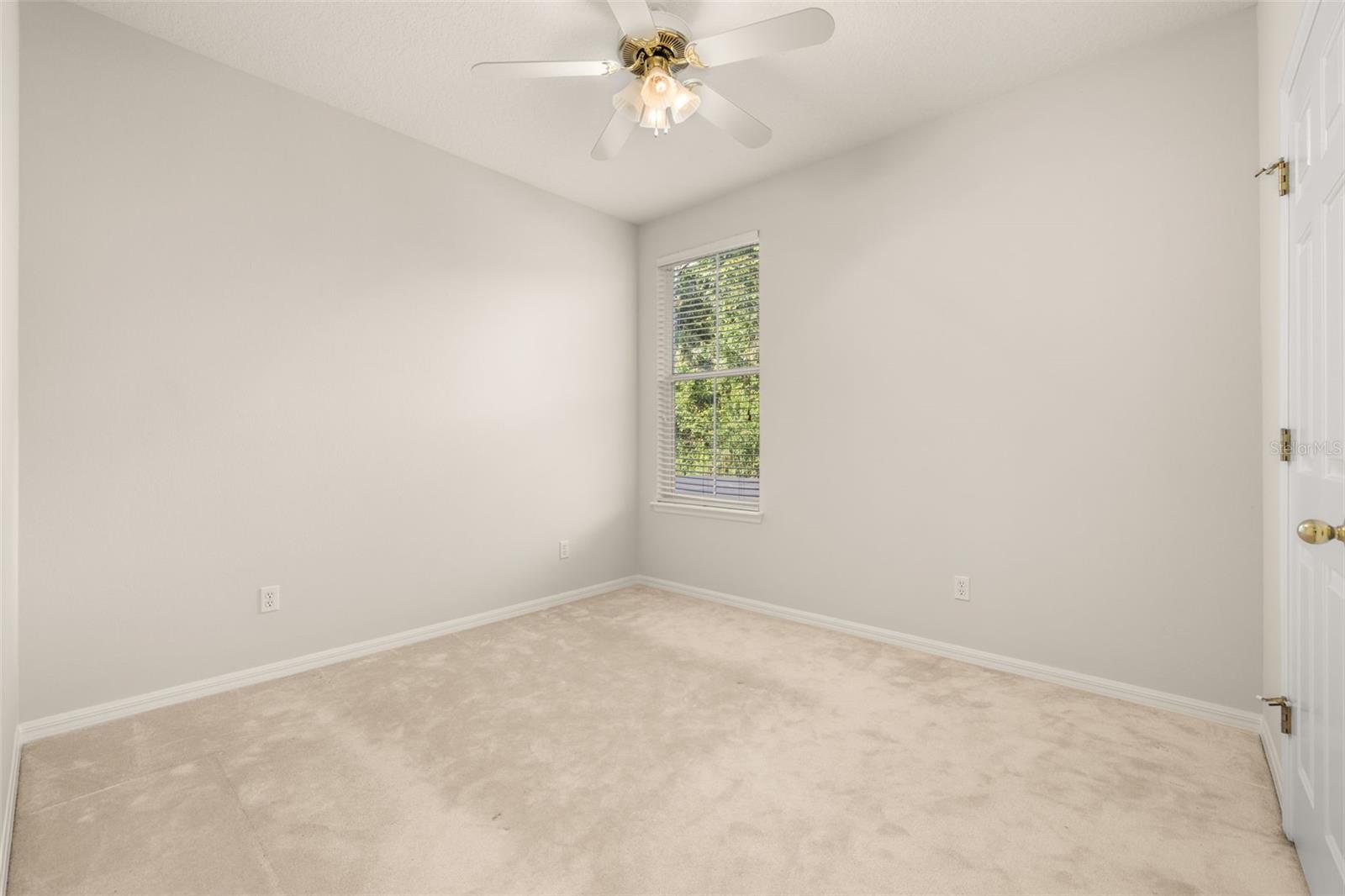Image 35 of 46 For 900 Greenlawn Street