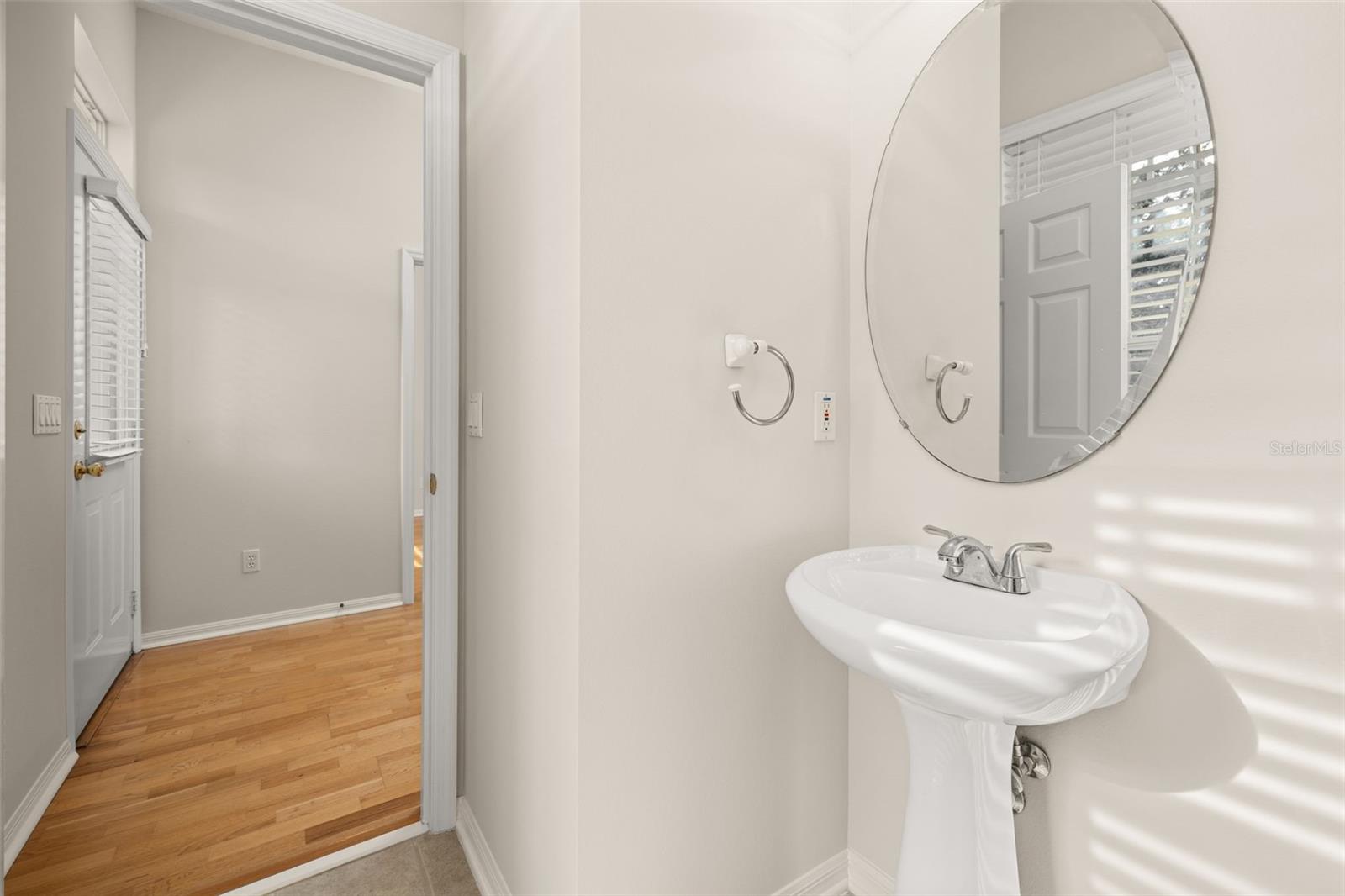 Image 38 of 46 For 900 Greenlawn Street