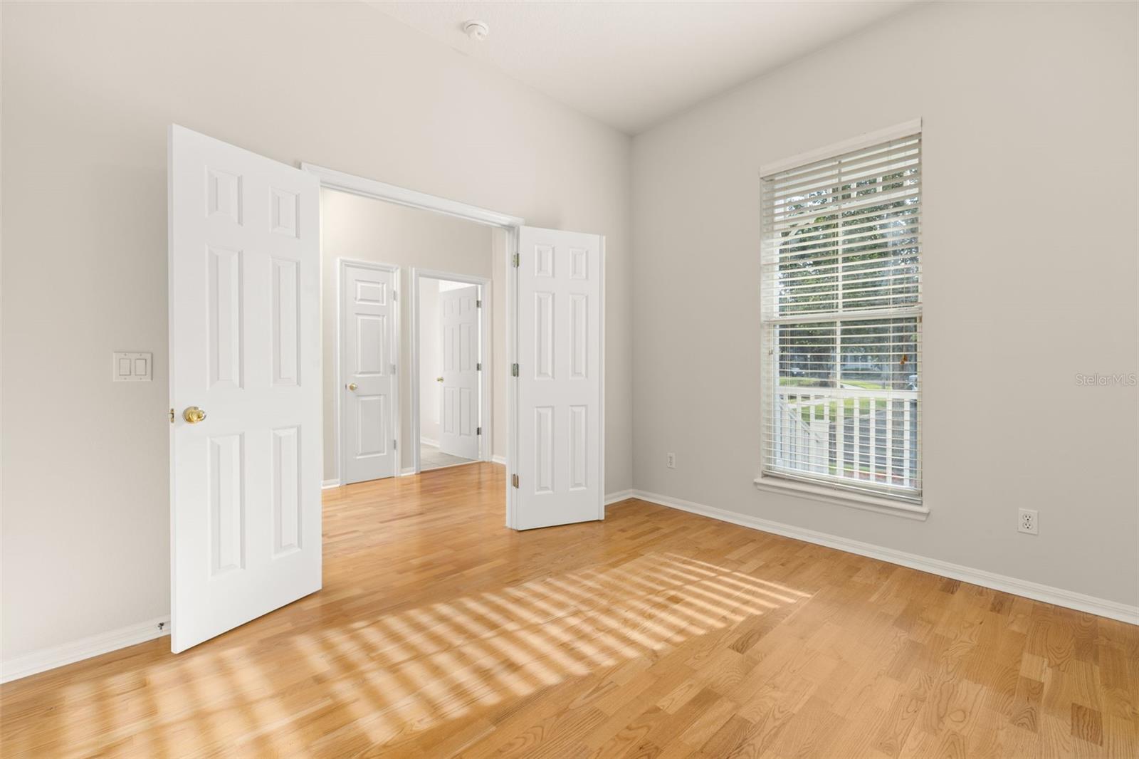 Image 7 of 46 For 900 Greenlawn Street