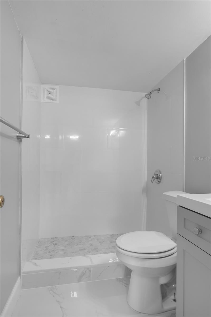 Image 15 of 24 For 5325 Curry Ford Road D203