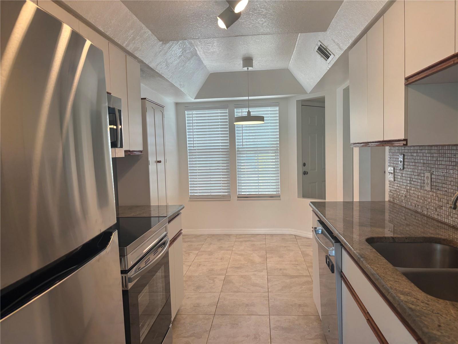 Image 10 of 20 For 4813 Coachmans Drive 3