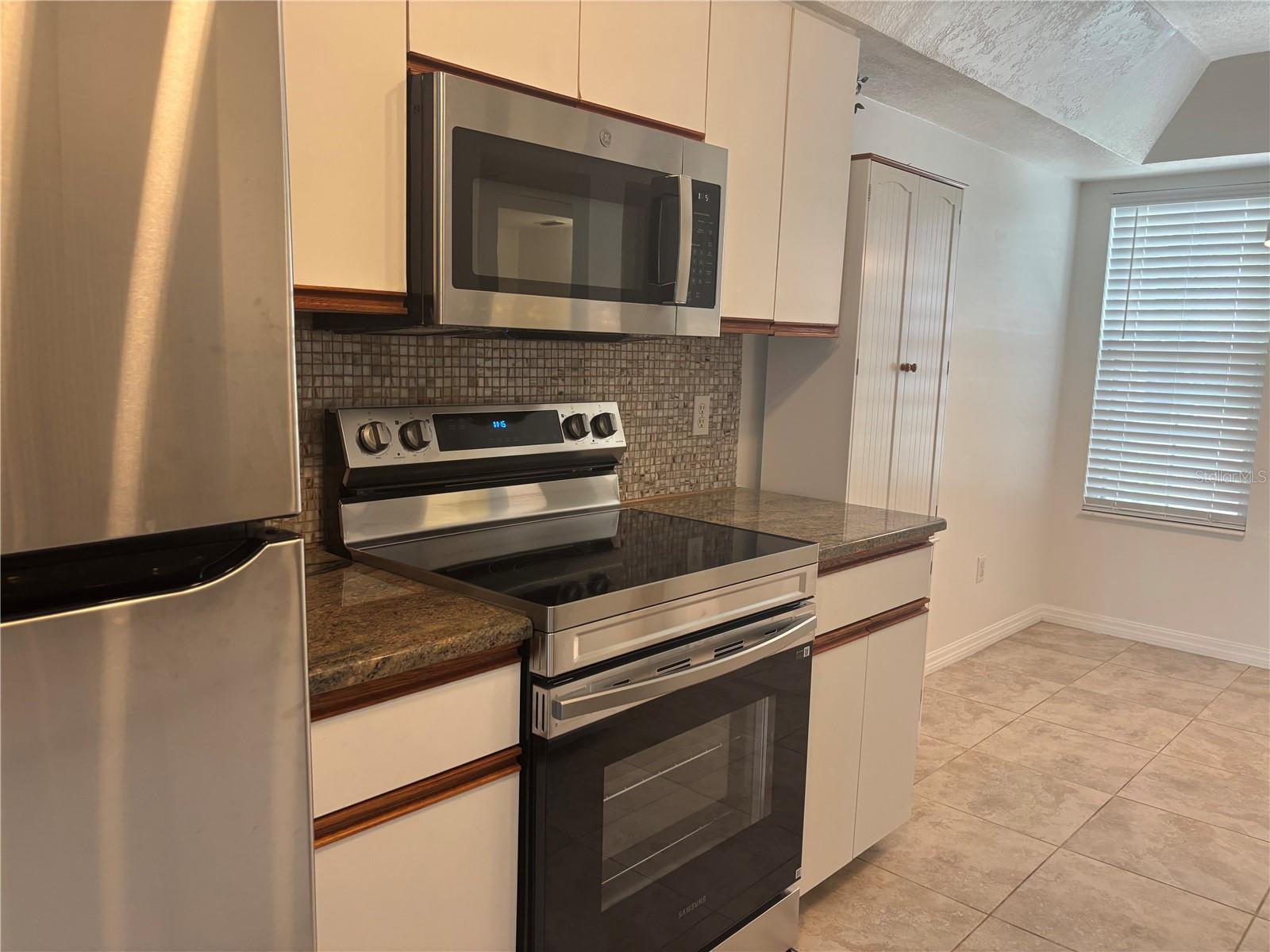 Image 7 of 20 For 4813 Coachmans Drive 3