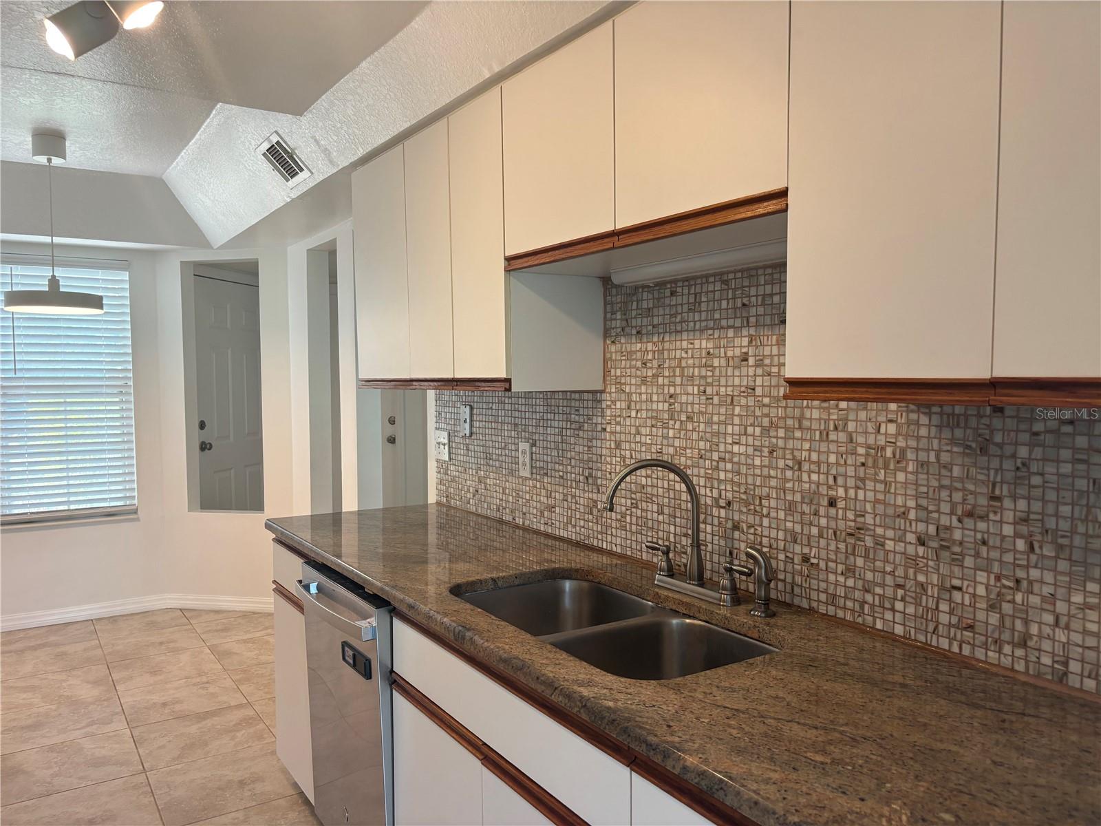 Image 8 of 20 For 4813 Coachmans Drive 3