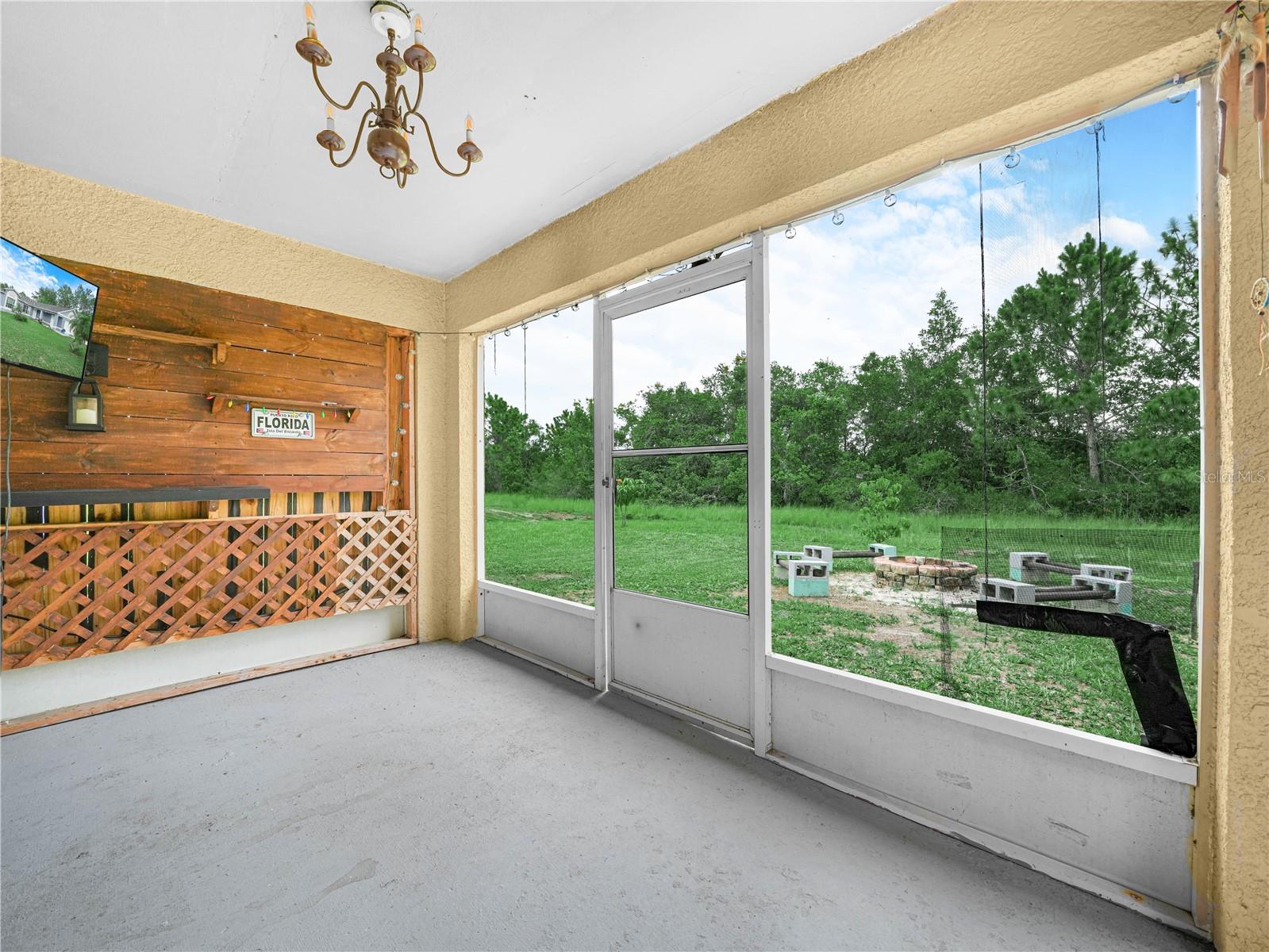 Image 16 of 44 For 739 Paris Drive