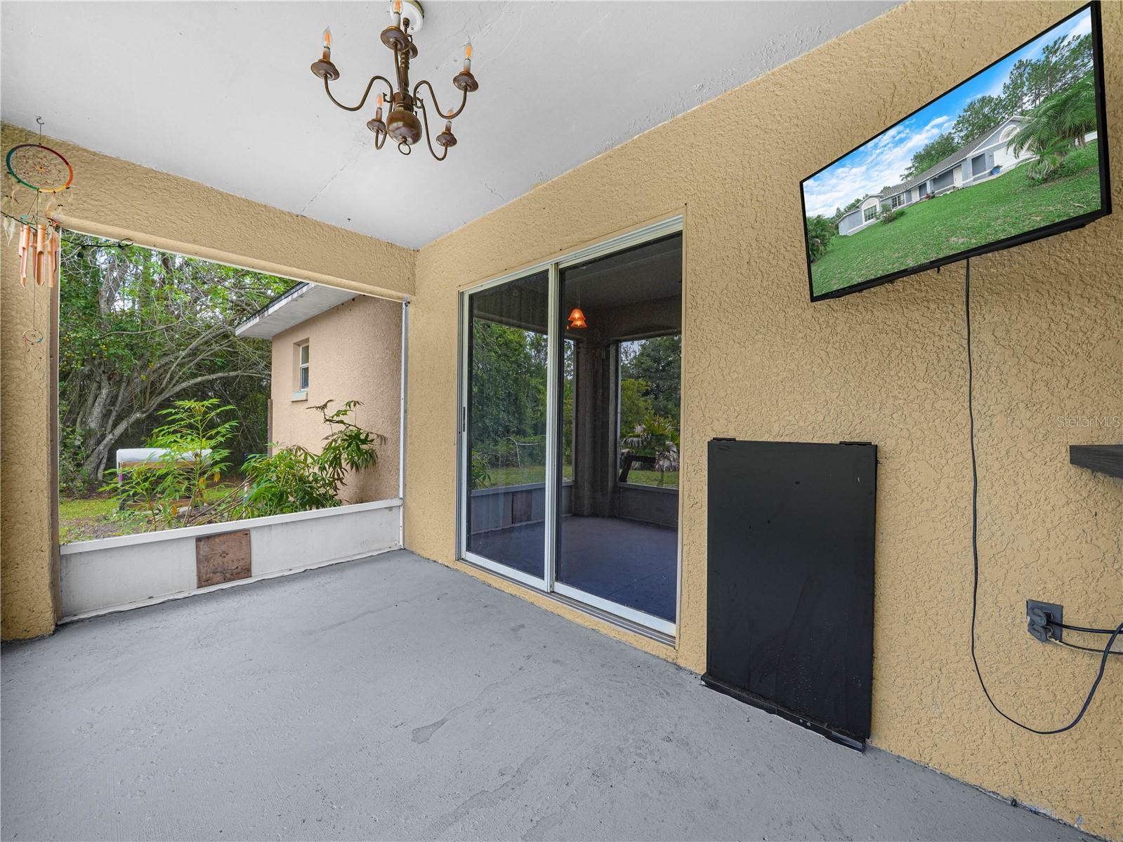 Image 17 of 44 For 739 Paris Drive