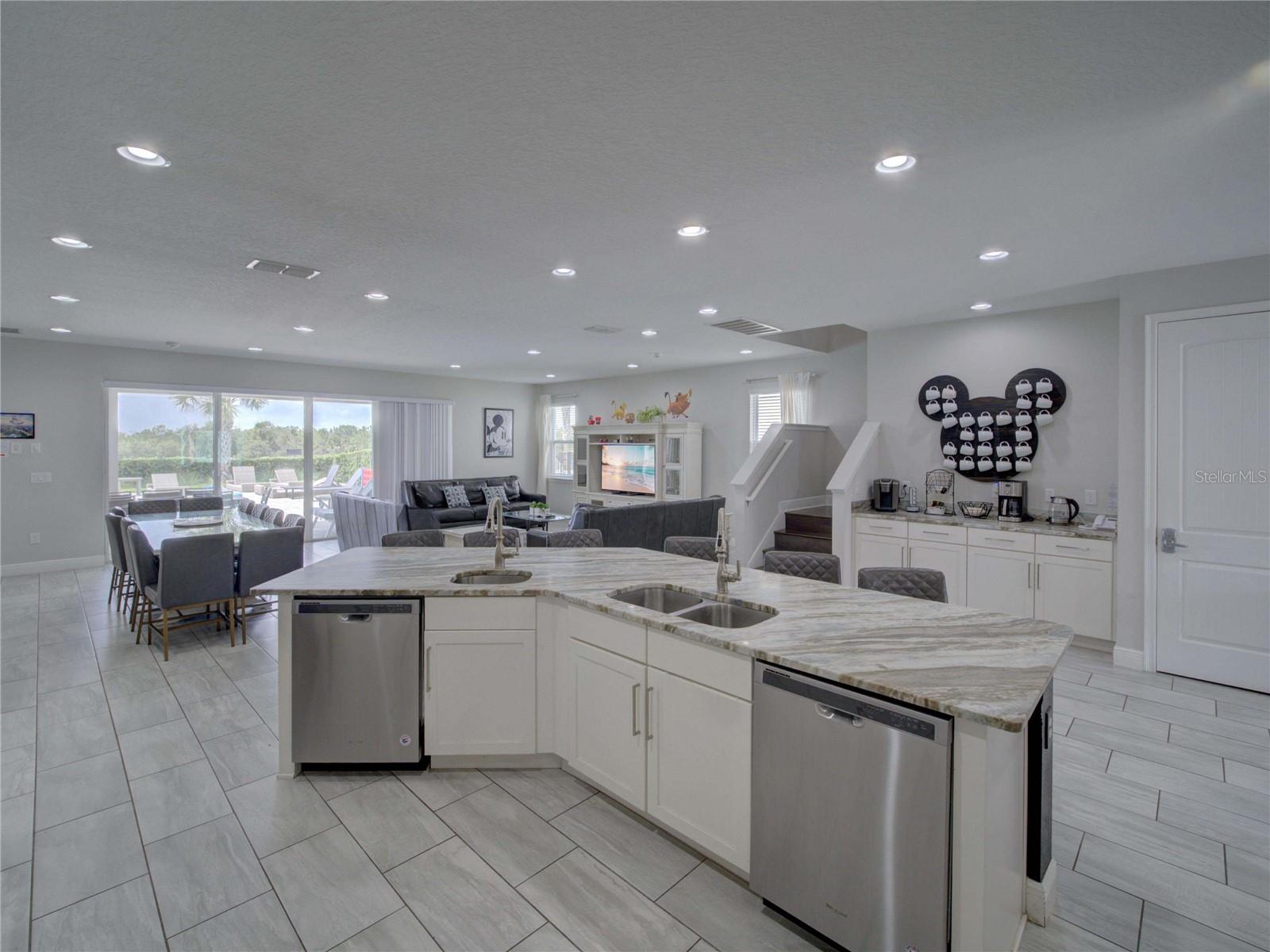 Image 14 of 73 For 7658 Fairfax Drive