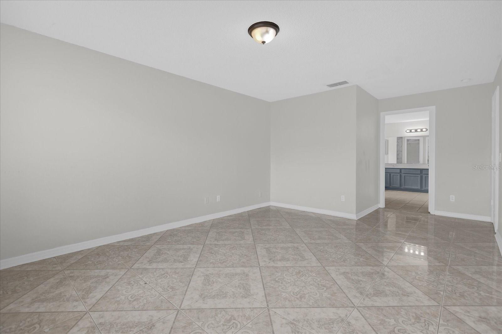 Image 10 of 29 For 10957 Norcross Circle