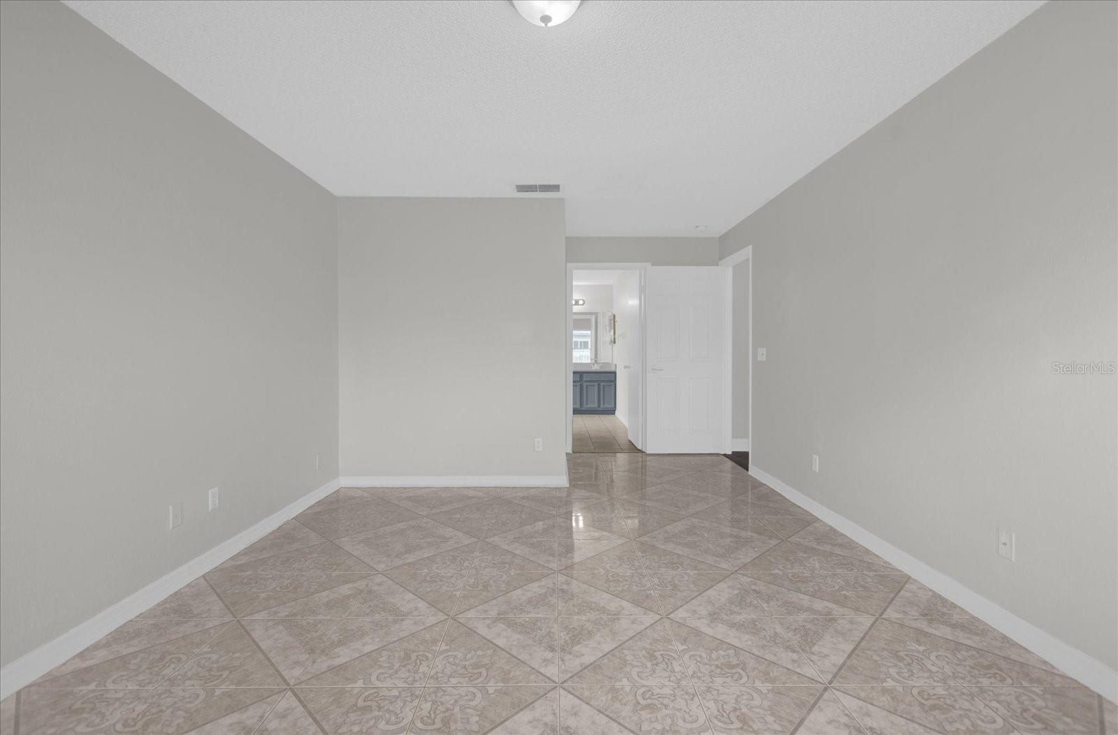 Image 11 of 29 For 10957 Norcross Circle