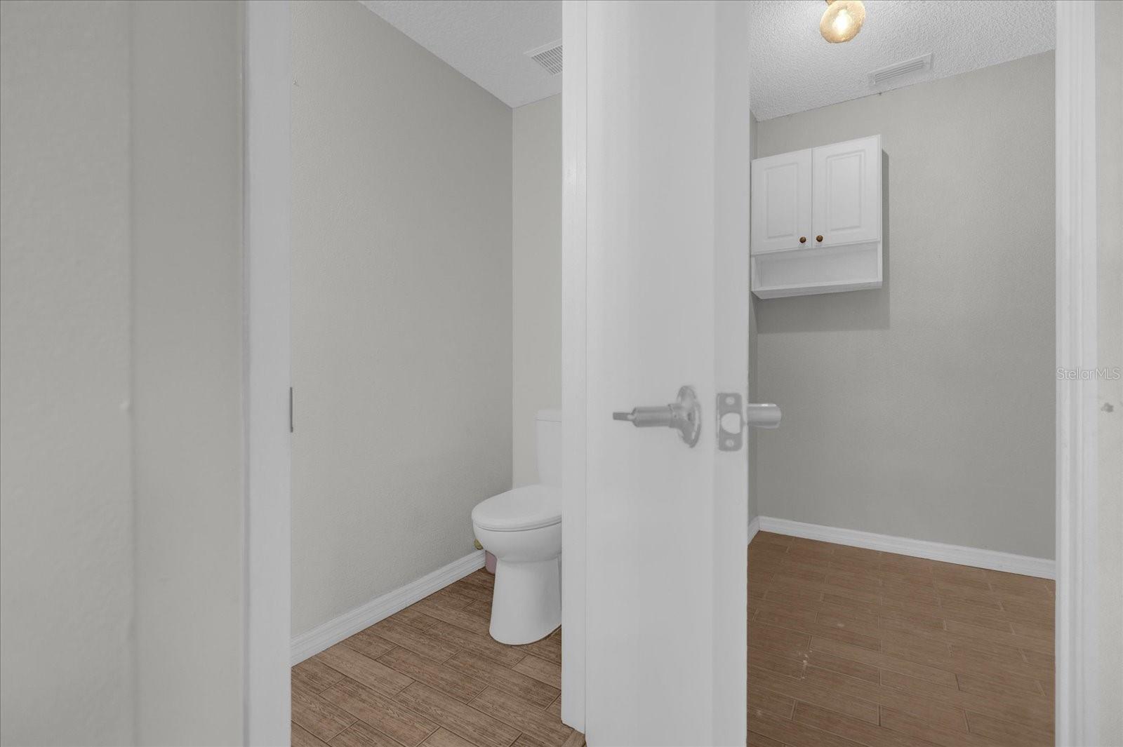 Image 14 of 29 For 10957 Norcross Circle