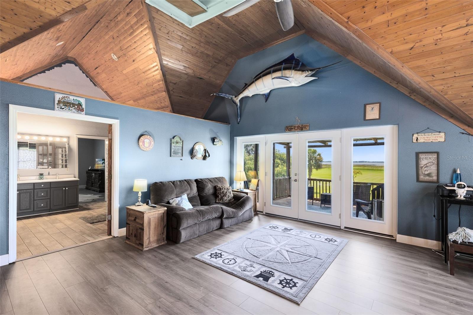 Image 17 of 39 For 2541 Ridgeway Drive