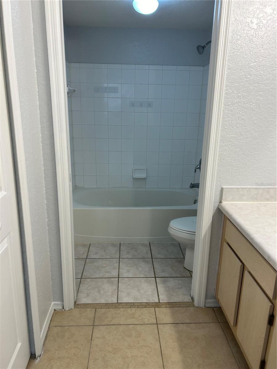 Image 15 of 19 For 13929 Fairway Island Drive 833