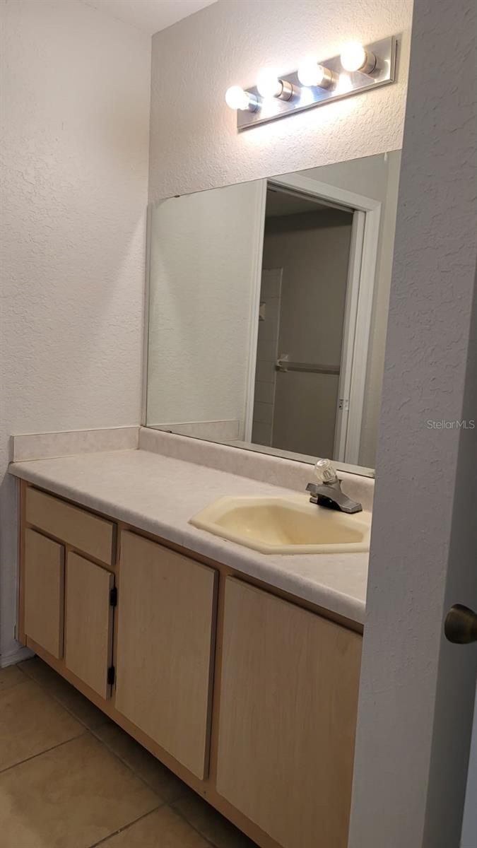 Image 3 of 8 For 13929 Fairway Island Drive 833
