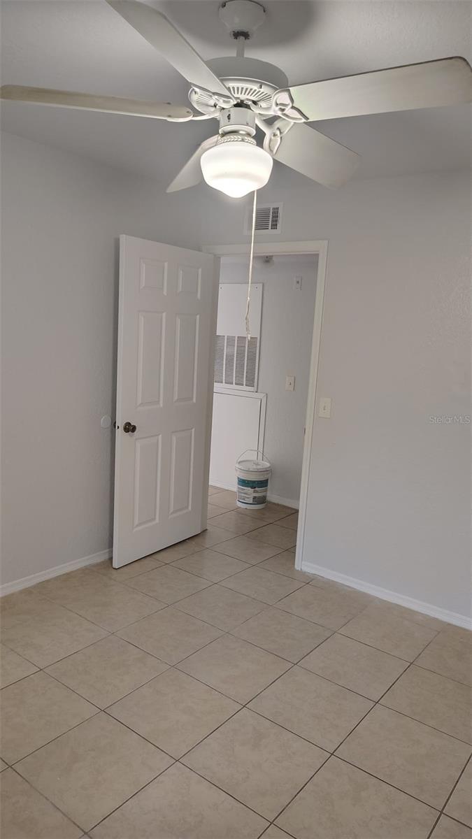 Image 9 of 12 For 13929 Fairway Island Drive 833