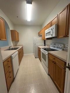Image 4 of 30 For 8101 Coconut Palm Way 205