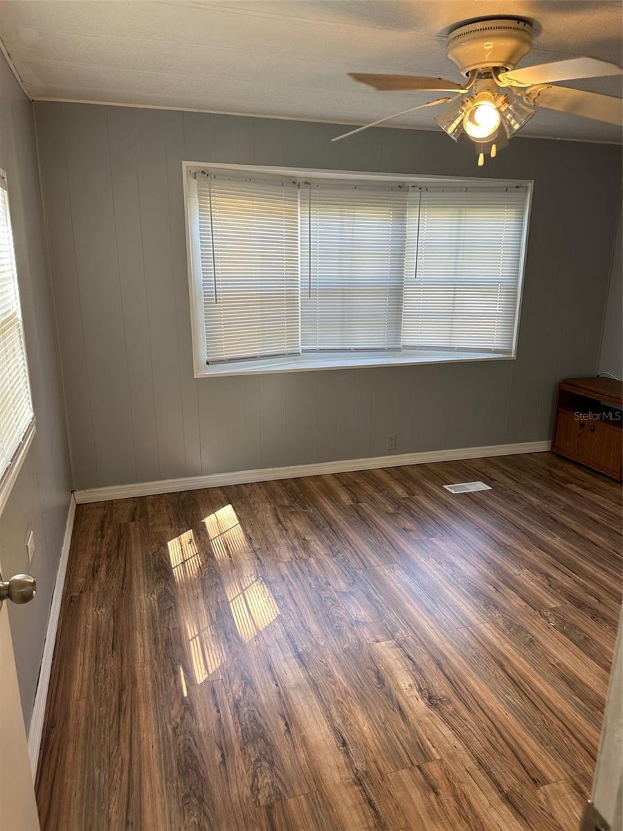 Image 8 of 15 For 17110 Live Oak Lane