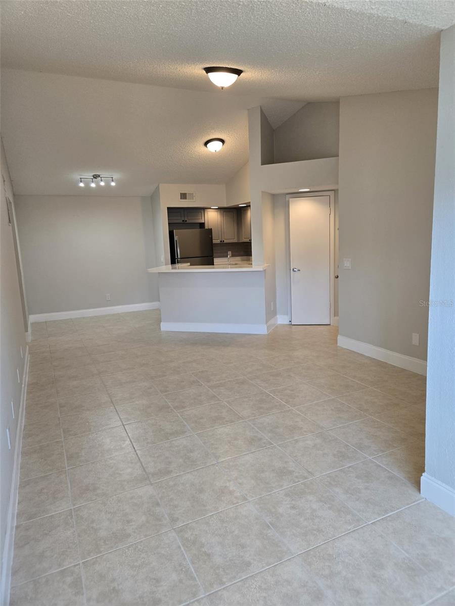 Image 5 of 12 For 4528 Commander Drive 2033