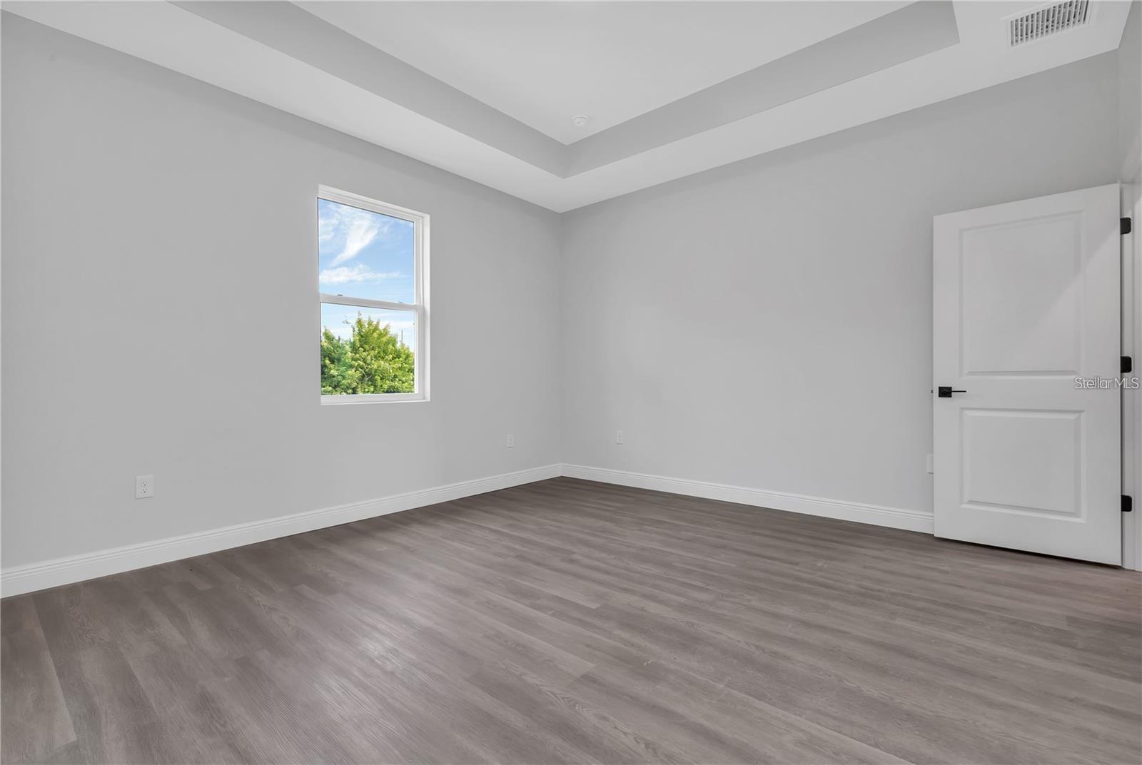 Image 10 of 13 For 13335 Holtville Avenue