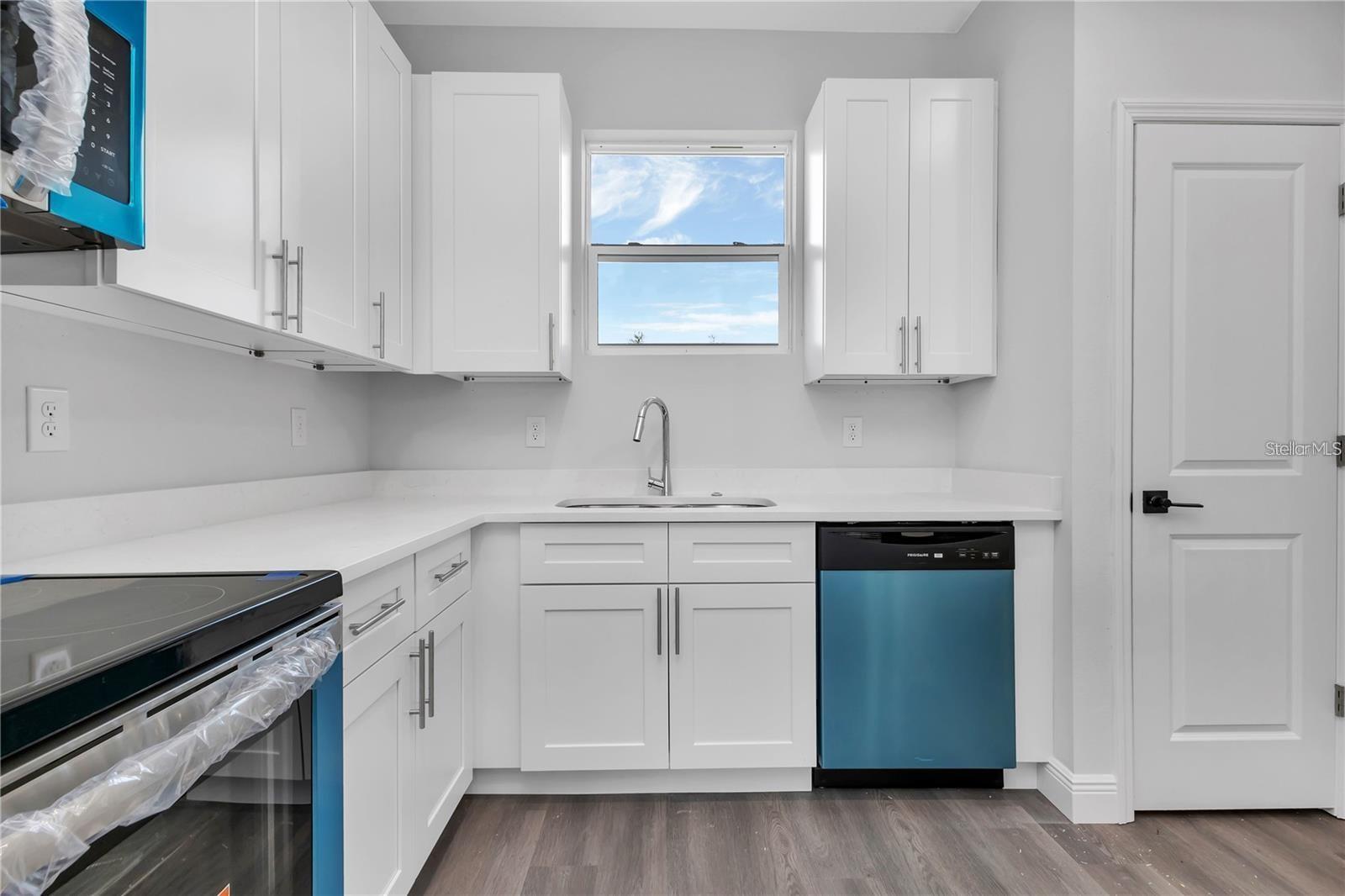 Image 3 of 13 For 13335 Holtville Avenue