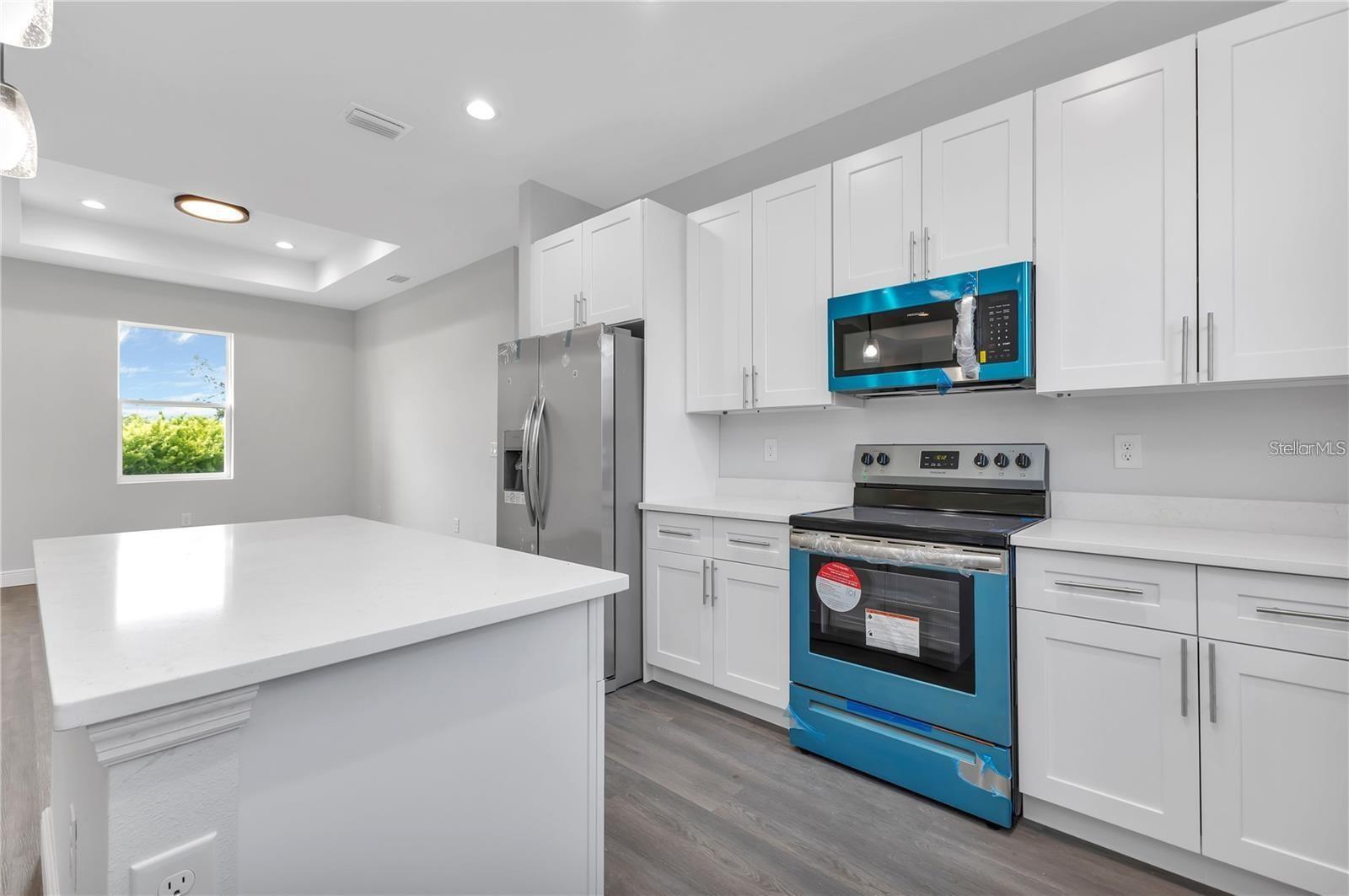 Image 4 of 13 For 13335 Holtville Avenue