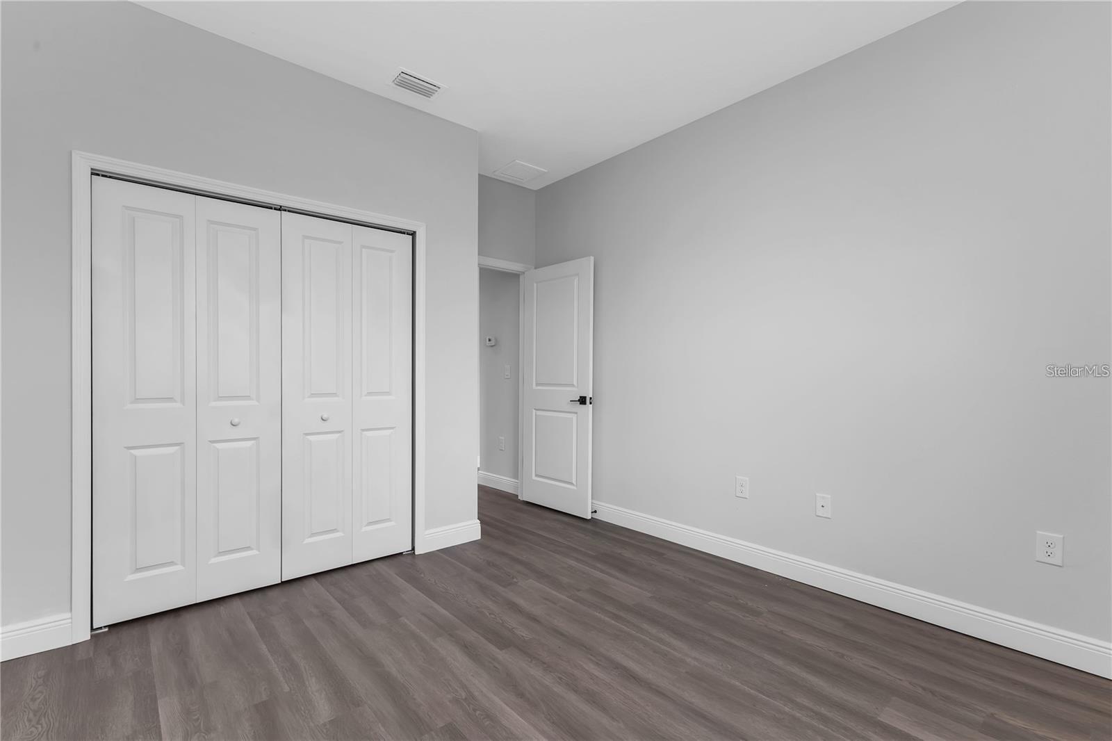 Image 6 of 13 For 13335 Holtville Avenue