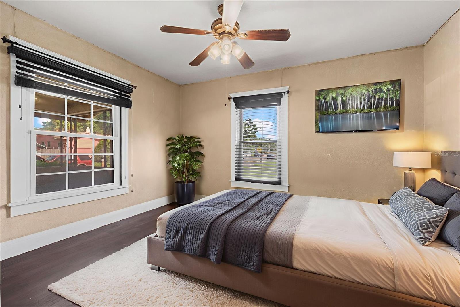 Image 11 of 25 For 110 6th Street
