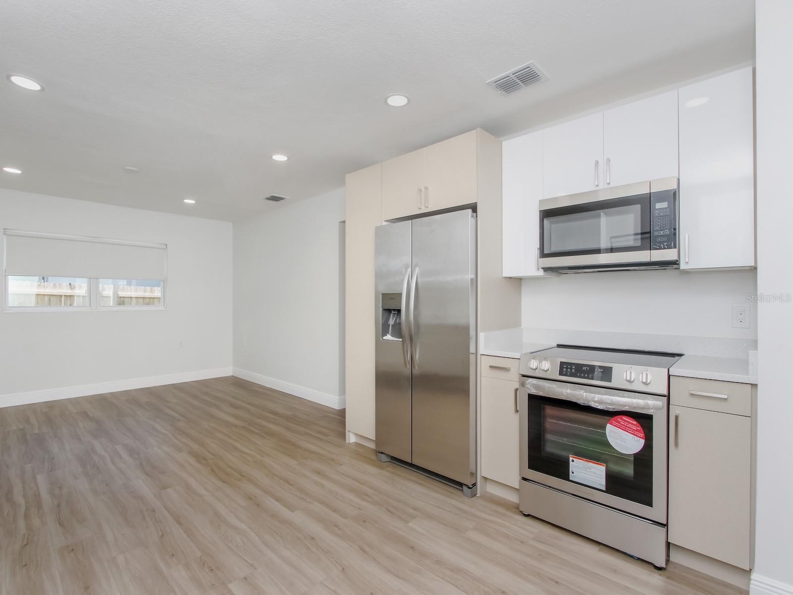 Image 11 of 42 For 2806 Bonneville Drive
