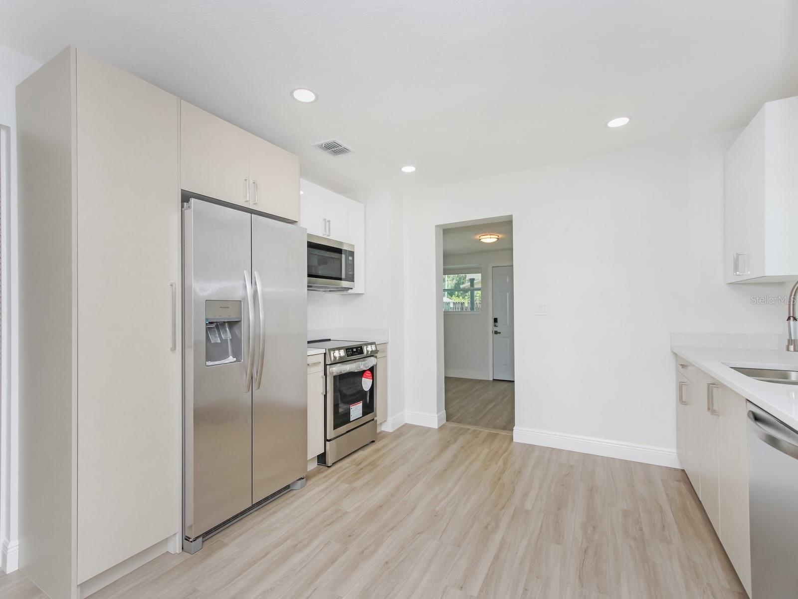 Image 12 of 42 For 2806 Bonneville Drive