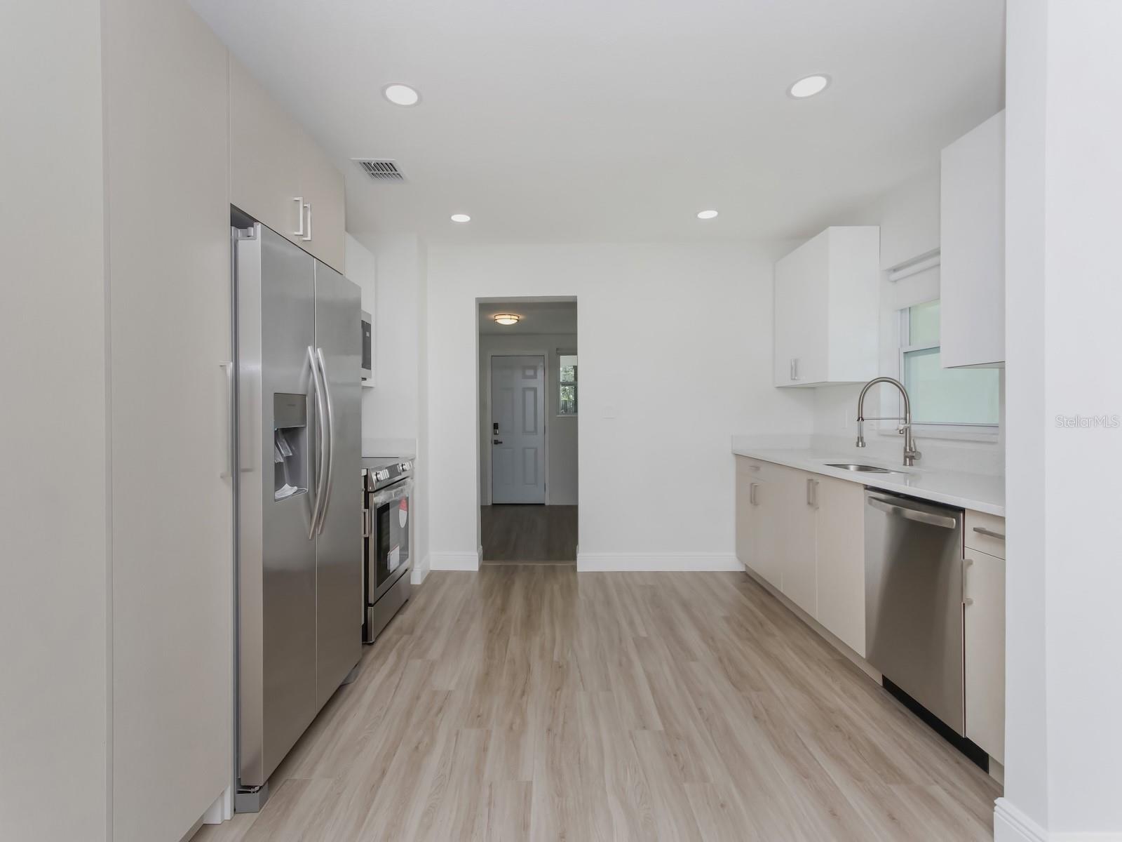 Image 13 of 42 For 2806 Bonneville Drive